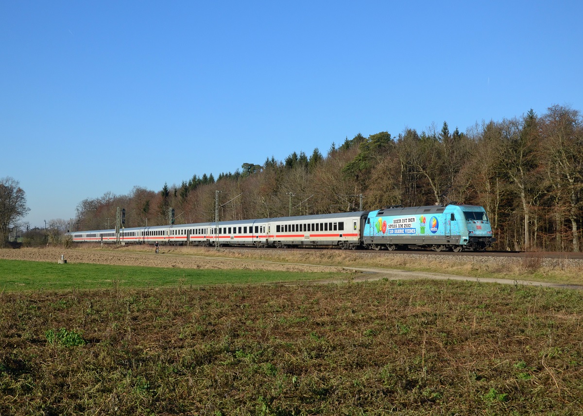 101 102 mit EC 218 am 24.12.2014 bei Eglharting. 