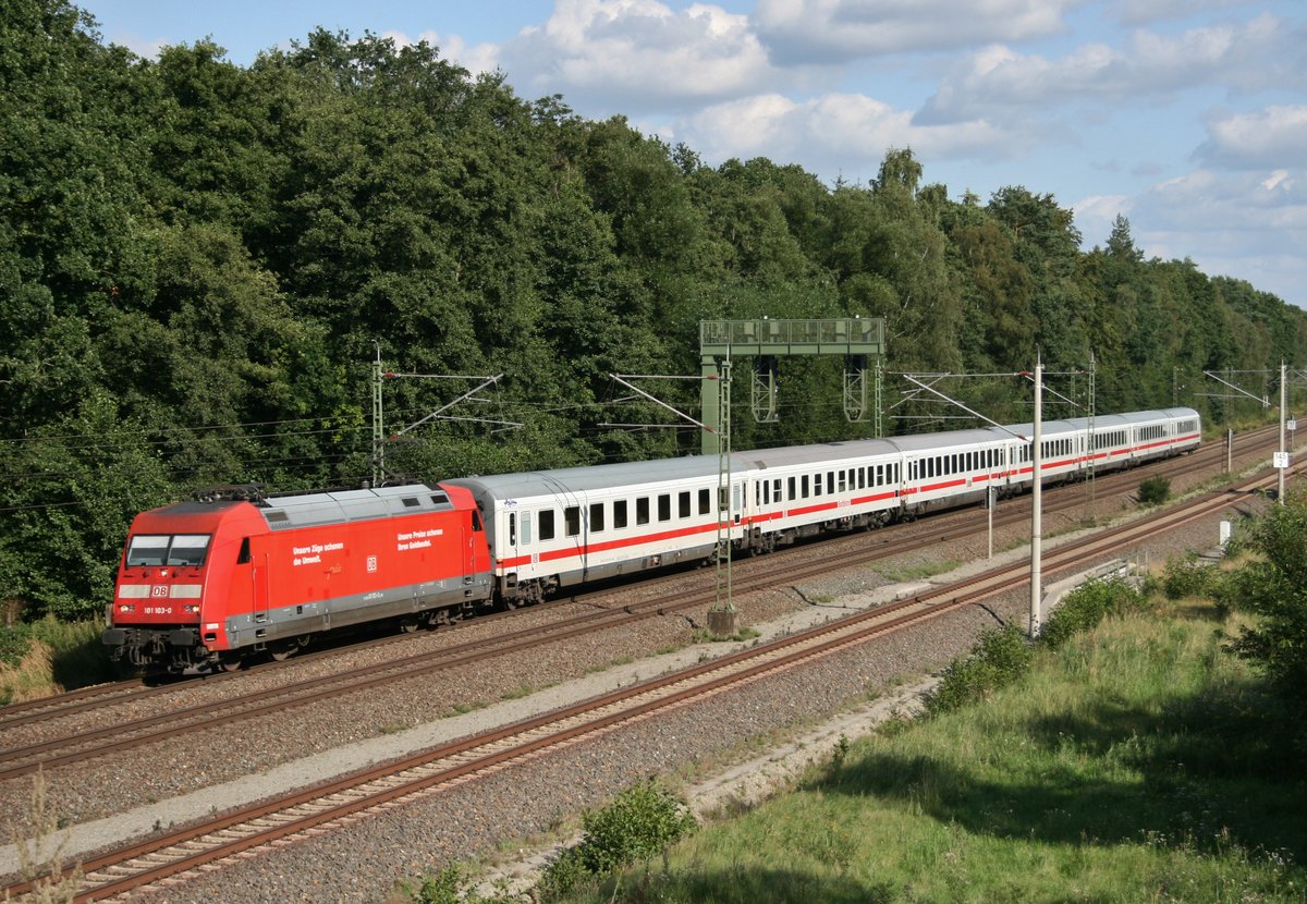 101 103 mit IC 2088 (Hannover Hbf–Stralsund Hbf) am 16.08.2016 zwischen Radbruch und Winsen (Luhe)