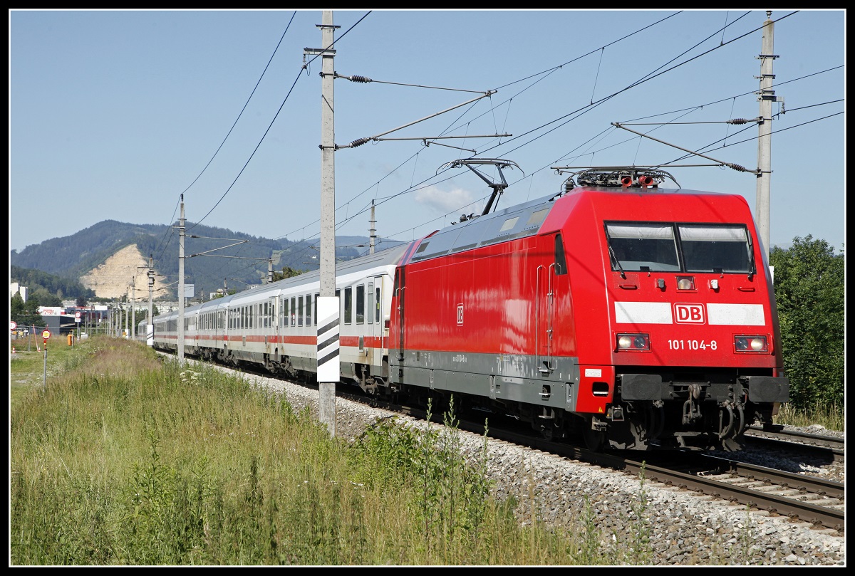 101 104 mit IC719 bei Niklasdorf am 8.07.2020.