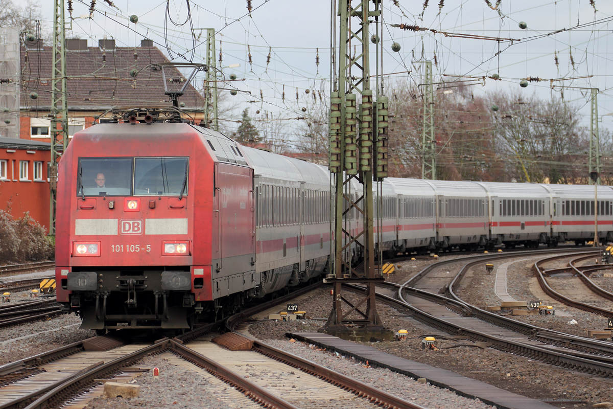 101 105-5 mit IC bei der Einfahrt in Münster Hbf. 22.12.2013