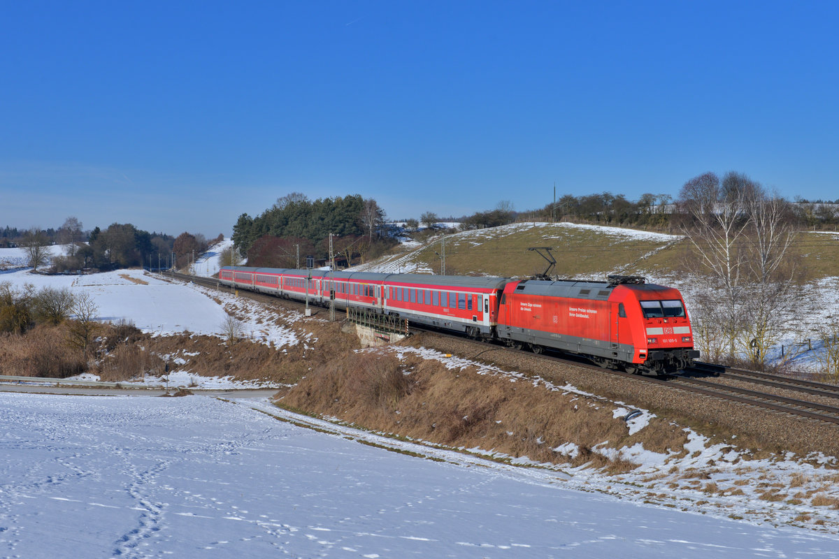 101 105 mit einem RE am 27.01.2017 bei Fahlenbach. 