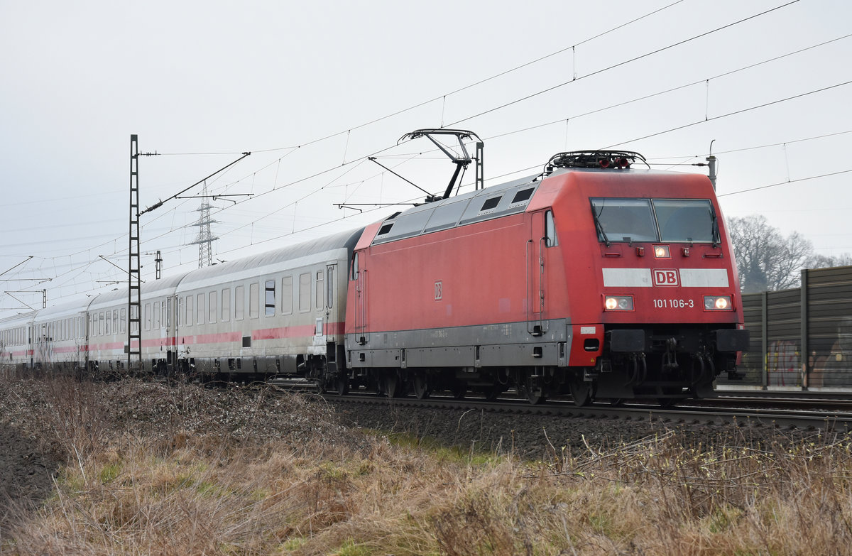 101 106-3 mit einem InterCity kommend aus Richtung Lüneburg. Höhe Bardowick, 26.03.2018