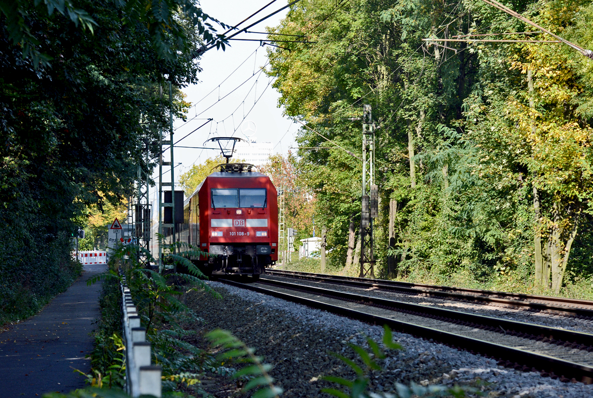 101 108-9 IC  im grünen Tunnel  bei Bonn-Friesdorf - 12.10.2015