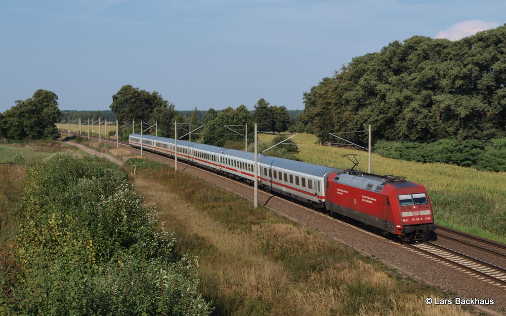 101 108-9 passiert am 07.09.13 Dersenow mit einem IC auf dem Weg nach Rostock Hbf.