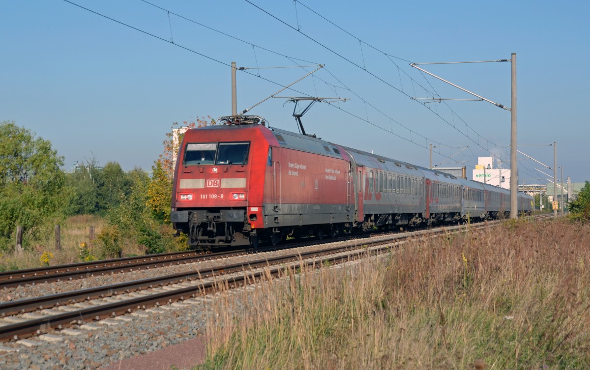 101 108 bespannte am 01.10.13 den in Berlin Hbf bernommenen EN 452 Moskau-Paris. Hier durchfhrt der EN Greppin und wird in krze Bitterfeld passieren.