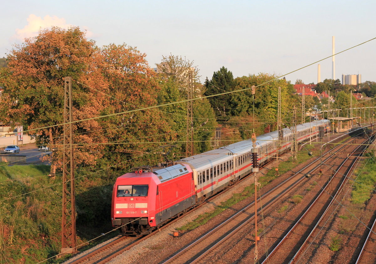 101 109 mit IC 2262 München-Basel SBB am 11.09.2020 in Oberesslingen. 