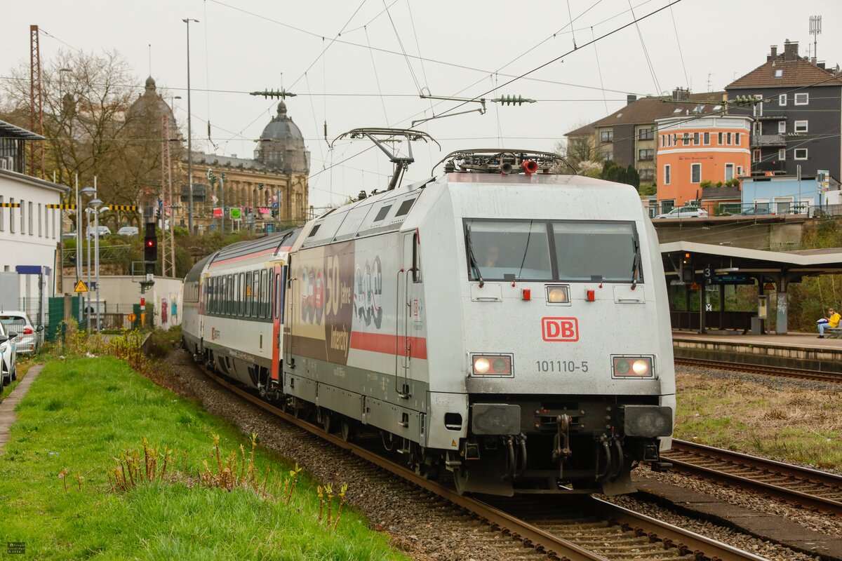 101 110-5  50 Jahre Intercity  DB mit EC9 in Wuppertal Steinbeck, am 30.03.2024.