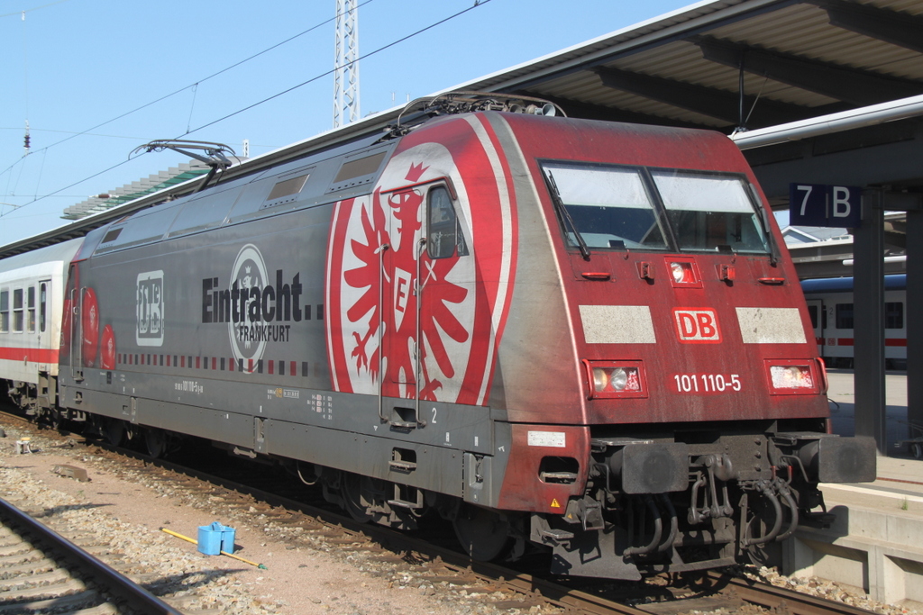 101 110-5 mit IC 2405(Stralsund-K�ln)kurz vor der Abfahrt im Rostock Hbf.04.10.2014