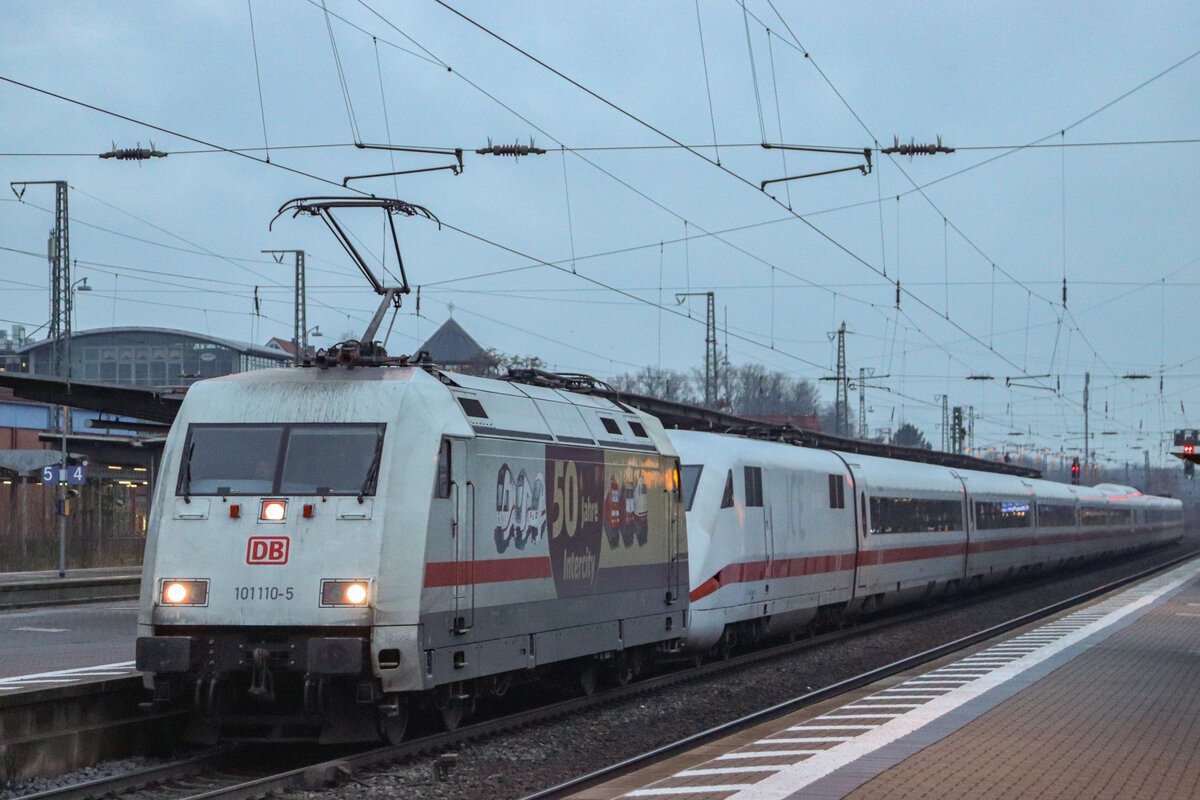 101 110, Lüneburg Hbf, 28.12.2021, Abschleppfahrt von 401 086 von kassel nach Hamburg. 