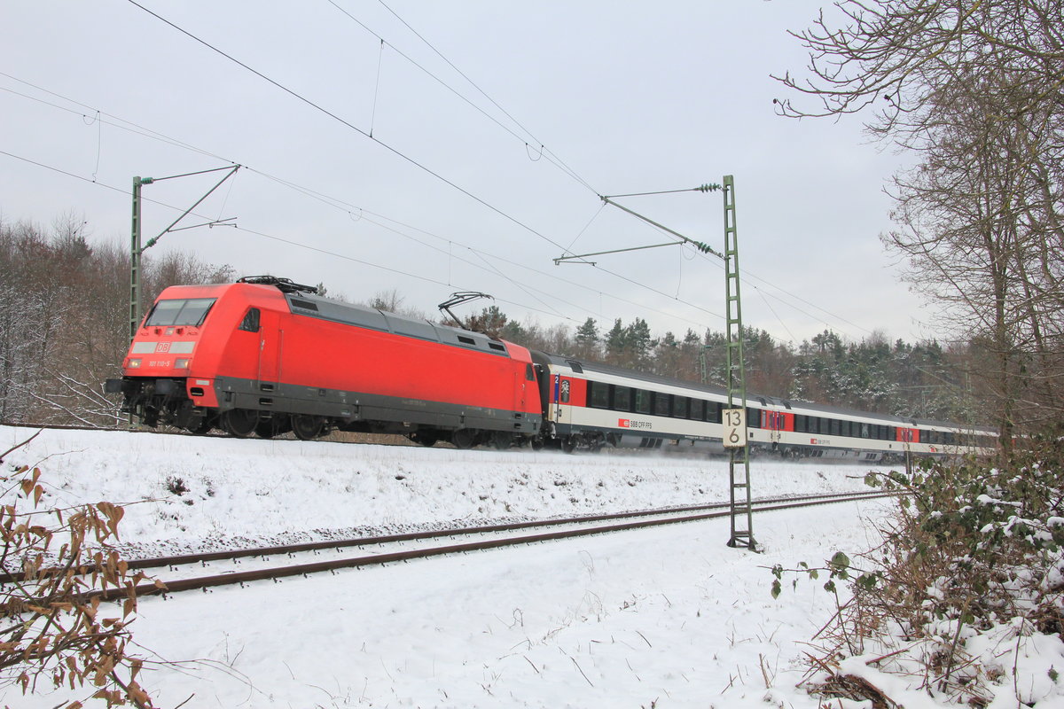 101 110 mit IC Stuttgart-Zürich am 19.01.2016 bei Stuttgart-Dachswald. 