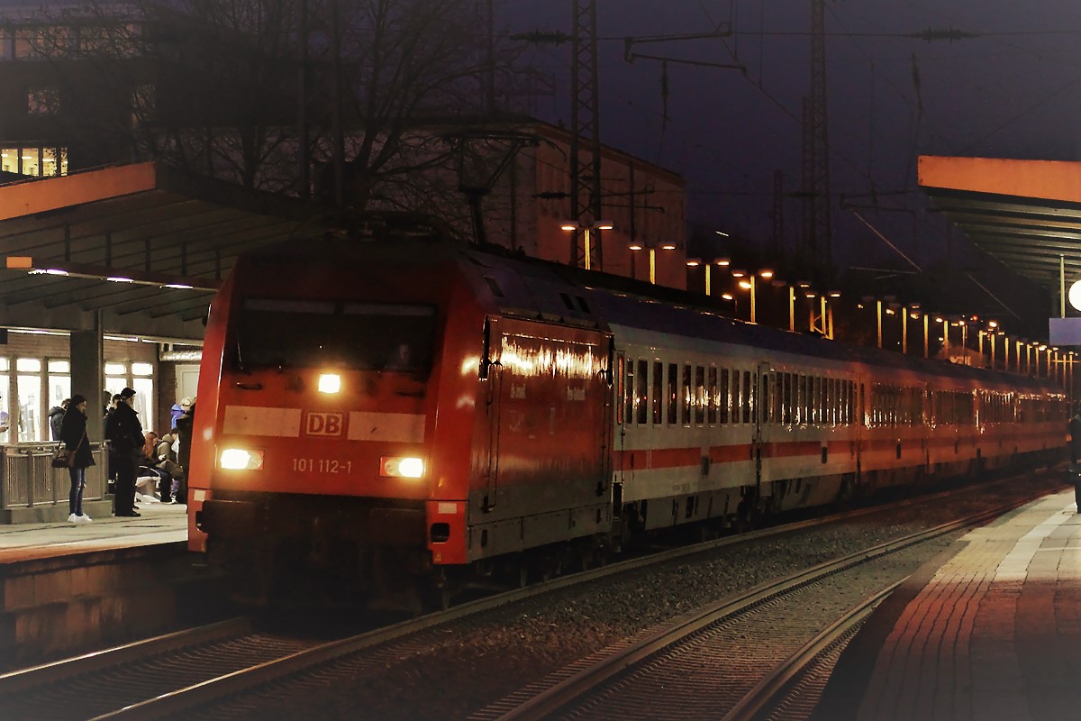 101 112-1 mit IC 2205 nach Koblenz Hbf. in Recklinghausen Hbf. 16.12.2016