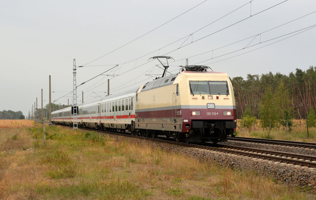 101 112 passiert mit dem IC 2322 zum Ostseebad Binz am 07.09.19 Marxdorf Richtung Falkenberg(E).