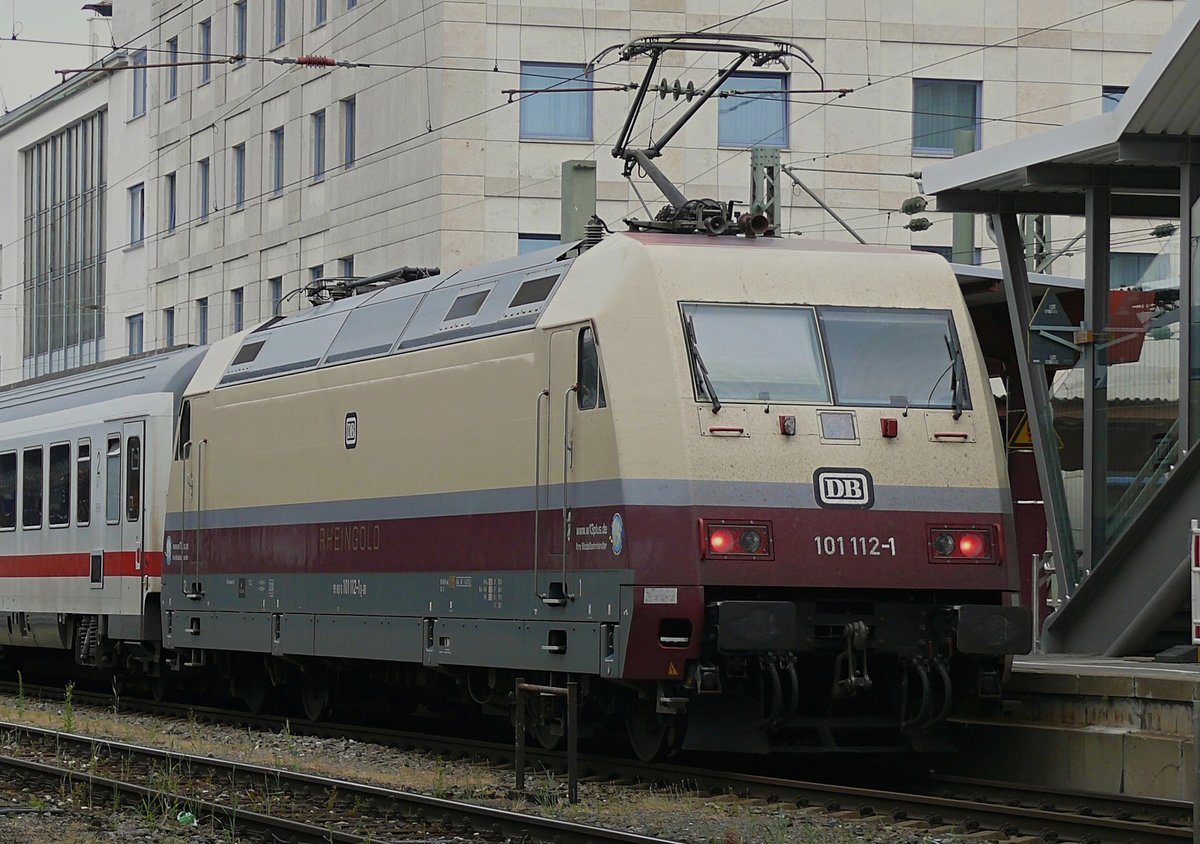 101 112  Rheingold  fuhr am 8.7. als EC 114 von Klagenfurt HBF nach Dortmund HBF. Hier fuhr sie um 15:46 Uhr gerade aus dem Ulmer HBF aus.