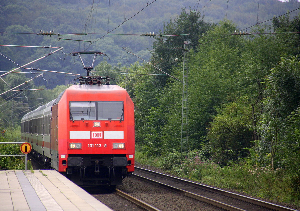 101 113-9 DB kommt mit einem IC 1918 aus Aachen-Hbf nach Dresden-Hbf und kam kommt aus Richtung Aachen-West,Laurensberg,Richterich,Kohlscheid,Herzogenrath,Hofstadt,Finkenrath,Rimburg und fährt durc Übach-Palenberg in Richtung Zweibrüggen,Frelenberg,Geilenkirchen,Süggerrath,Lindern,Brachelen,Hückelhoven-Baal,Baal,Erkelenz,Herrath,Beckrath,Wickrath,Rheydt,Mönchengladbach.
Aufgenommen vom Bahnsteig in Übach-Palenberg. 
Am Mittag vom 12.8.2016.