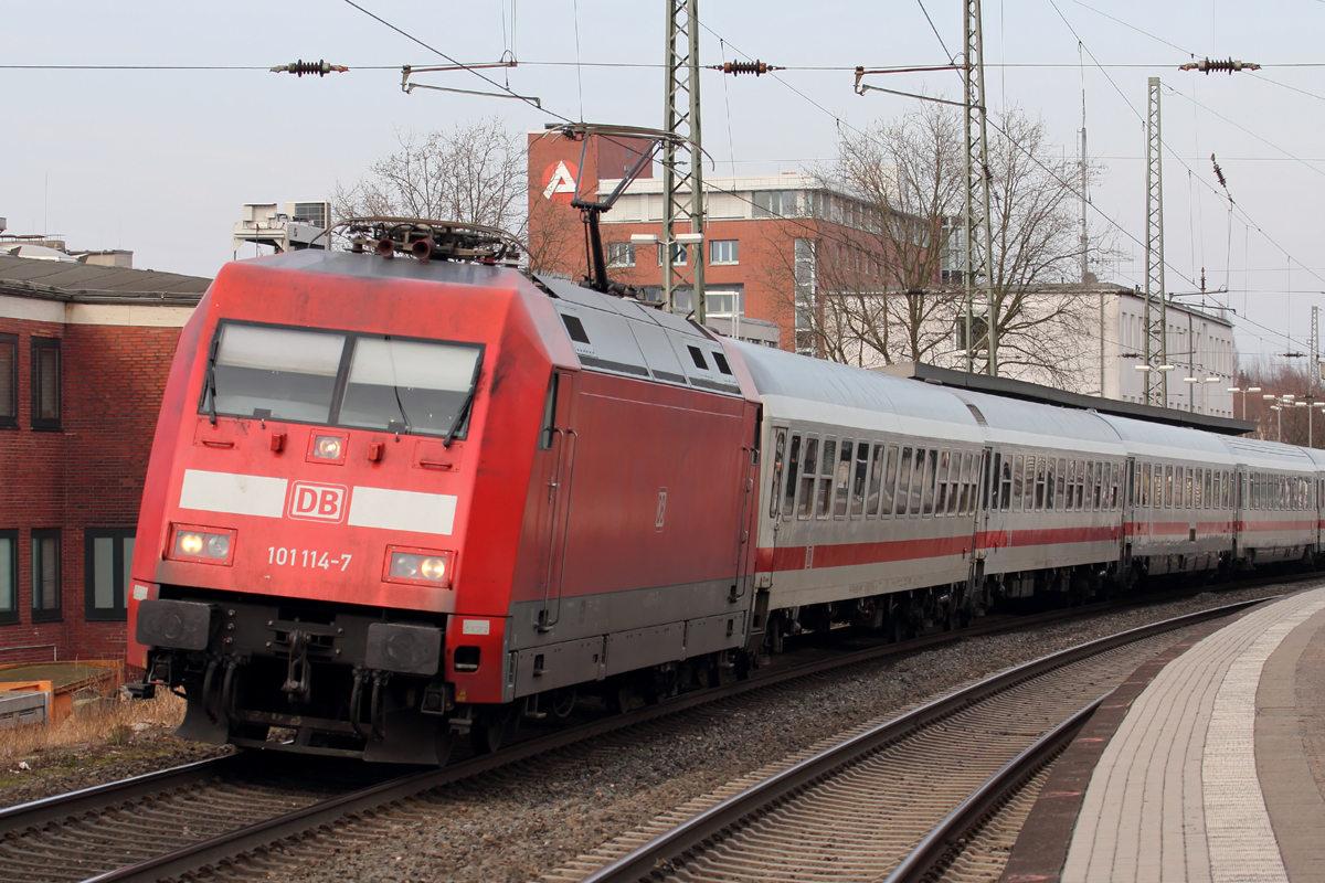 101 114-7 mit IC 2203 nach Köln Hbf. bei der Ausfahrt aus Recklinghausen Hbf. 28.2.2016