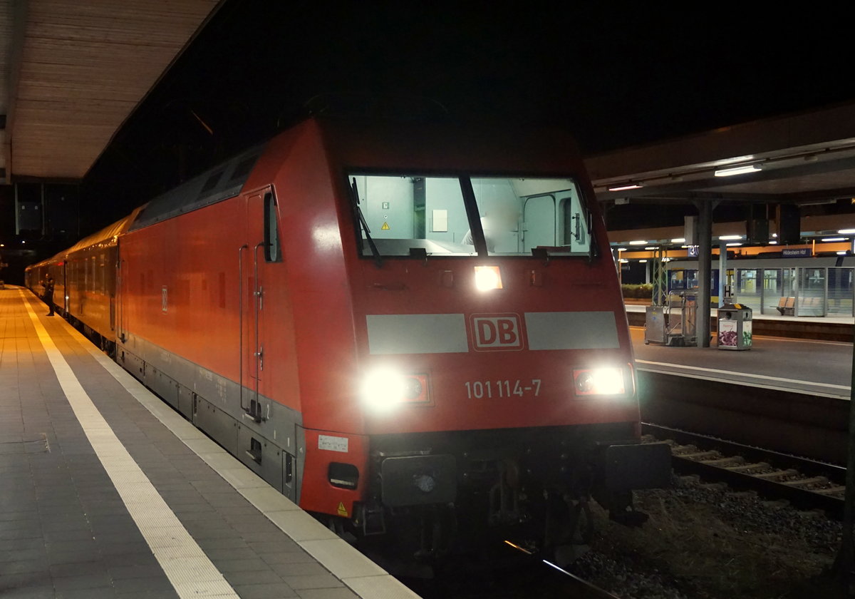 101 114 führte den Nightjet 401 am späten 3.10.2018 von Hamburg nach Hildesheim Hbf bzw. Gbf. Auf dem Güterbahnhof übernahm dann 101 112