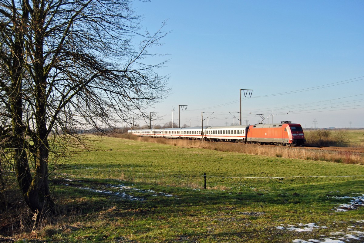 101 115-4 fuhr am 06.02.2015 mit dem IC 2205 von Norddeich Mole nach Koblenz, hier bei Petkum.