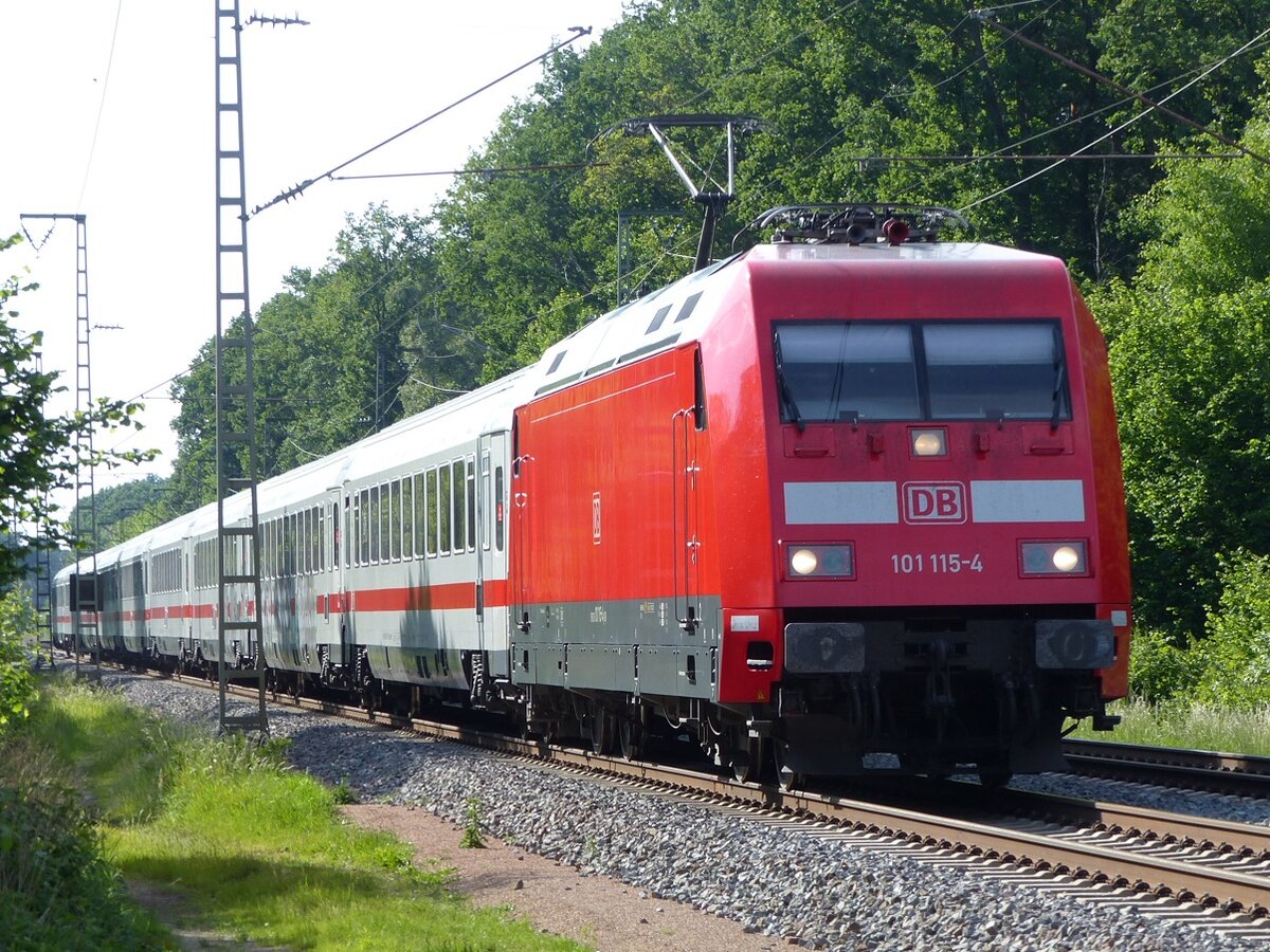 101 115 mit IC Amsterdam - Berlin in Rheine=Bentlage, 22.05.2022