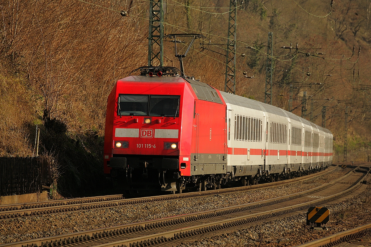 101 115 unterwegs in Richtung Norden bei der Durchfahrt in Kaub am 13.03.2022