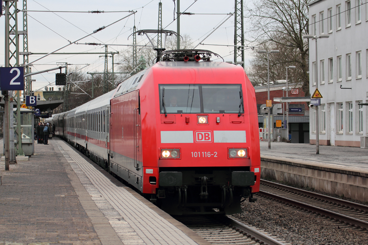101 116-2 mit IC 2014 nach Emden Hbf. in Recklinghausen Hbf. 3.3.2017