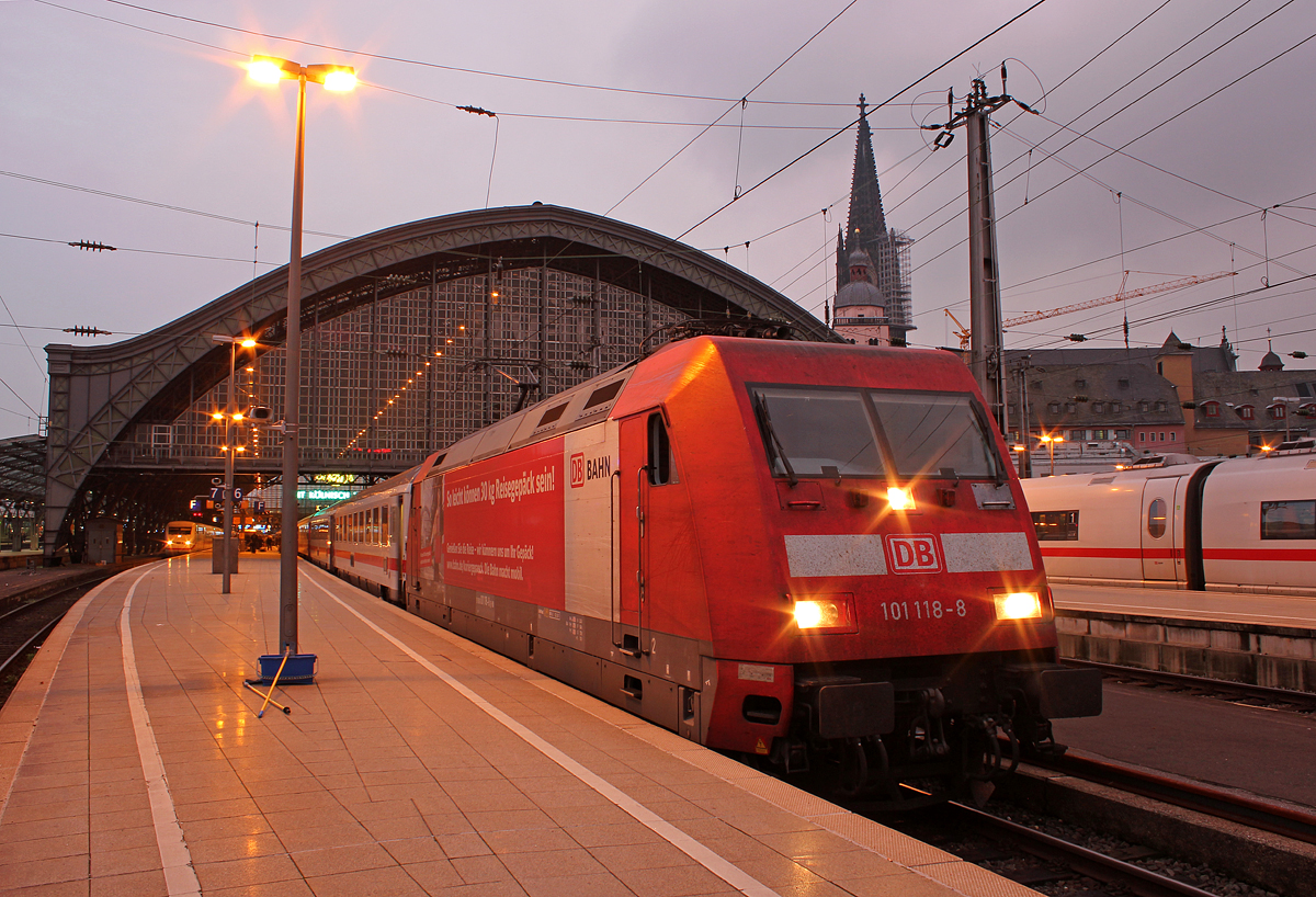 101 118-8 am IC2213 ; aufgenommen am 05.10.2013 in Kln Hbf