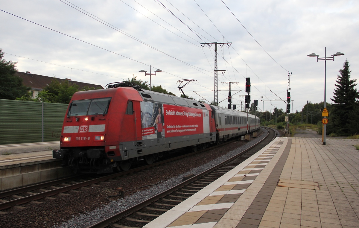 101 118-8 mit IC in Lehrte. Aufgenommen am 21.09.2013.