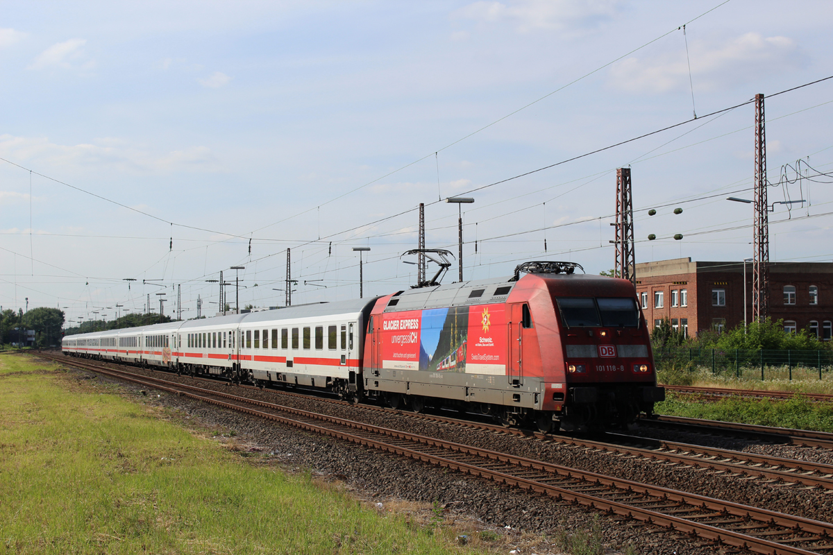 101 118 mit umgeleitetem Intercity in Hilden am 31.07.2015
