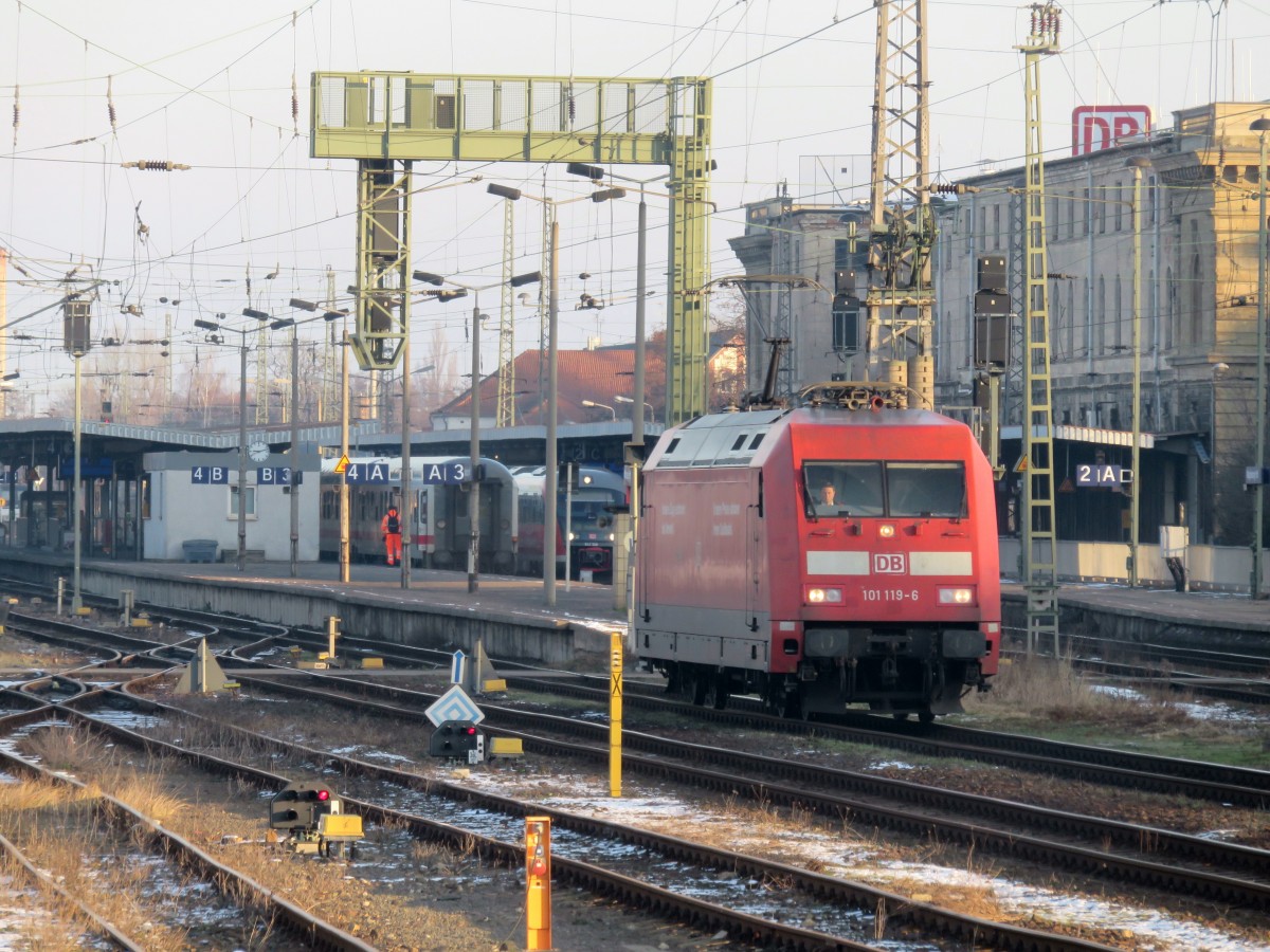101 119 6 im Bahnhof von Magdeburg Hbf am 24.01.2015