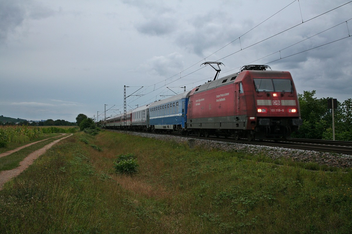 101 119-6 mit dem CNL 472 von Basel SBB nach Kopenhagen/Moskau am Abend des 14.09.13 bei Hgelheim.