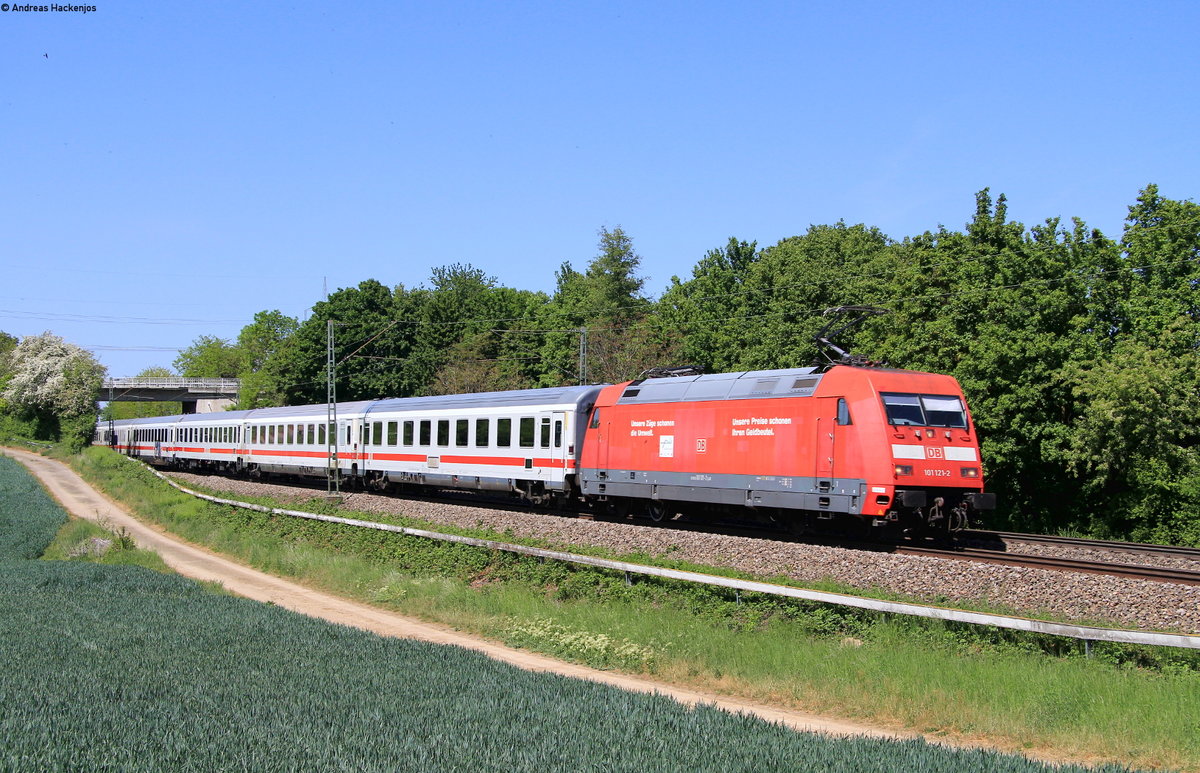 101 121-2 und 101 086-7 mit dem IC 2265 (Karlsruhe Hbf-München Hbf) bei Ellental 7.5.20