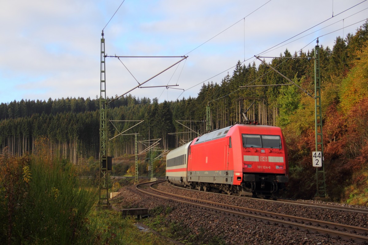 101 124-6 DB bei Steinbach im Frankenwald am 23.10.2015. 