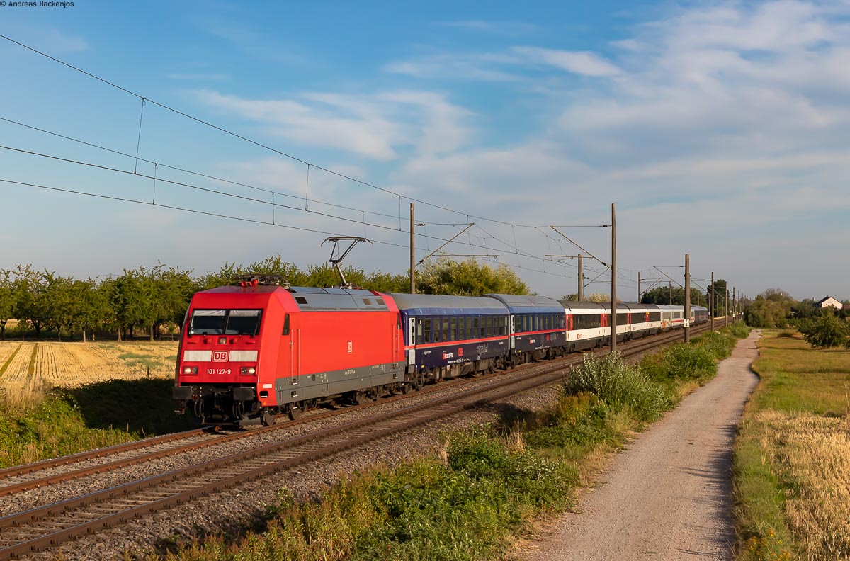 101 127-9 mit dem NJ 403 / IC 60403 (Amsterdam Centraal - Zürich HB) bei Gengenbach 14.8.22