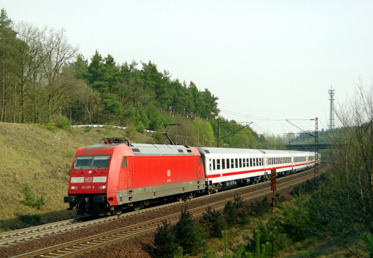 101 127 mit IC 2305 (Hamburg–Kln–Frankfurt) am 17.04.2004 zwischen Maschen und Jesteburg