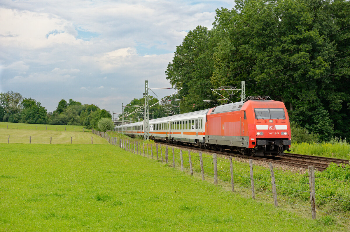 101 129 DB Fernverkehr mit EC 115 (Münster (Westf) Hbf - Klagenfurt Hbf) bei Großkarolinenfeld, 23.07.2020