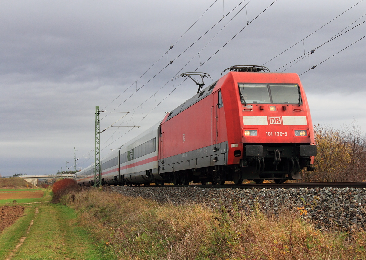 101 130-3 DB bei Lichtenfels am 10.11.2015.