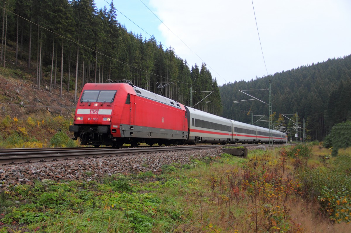 101 131-1 DB im Frankenwald bei Förtschendorf am 09.10.2015.