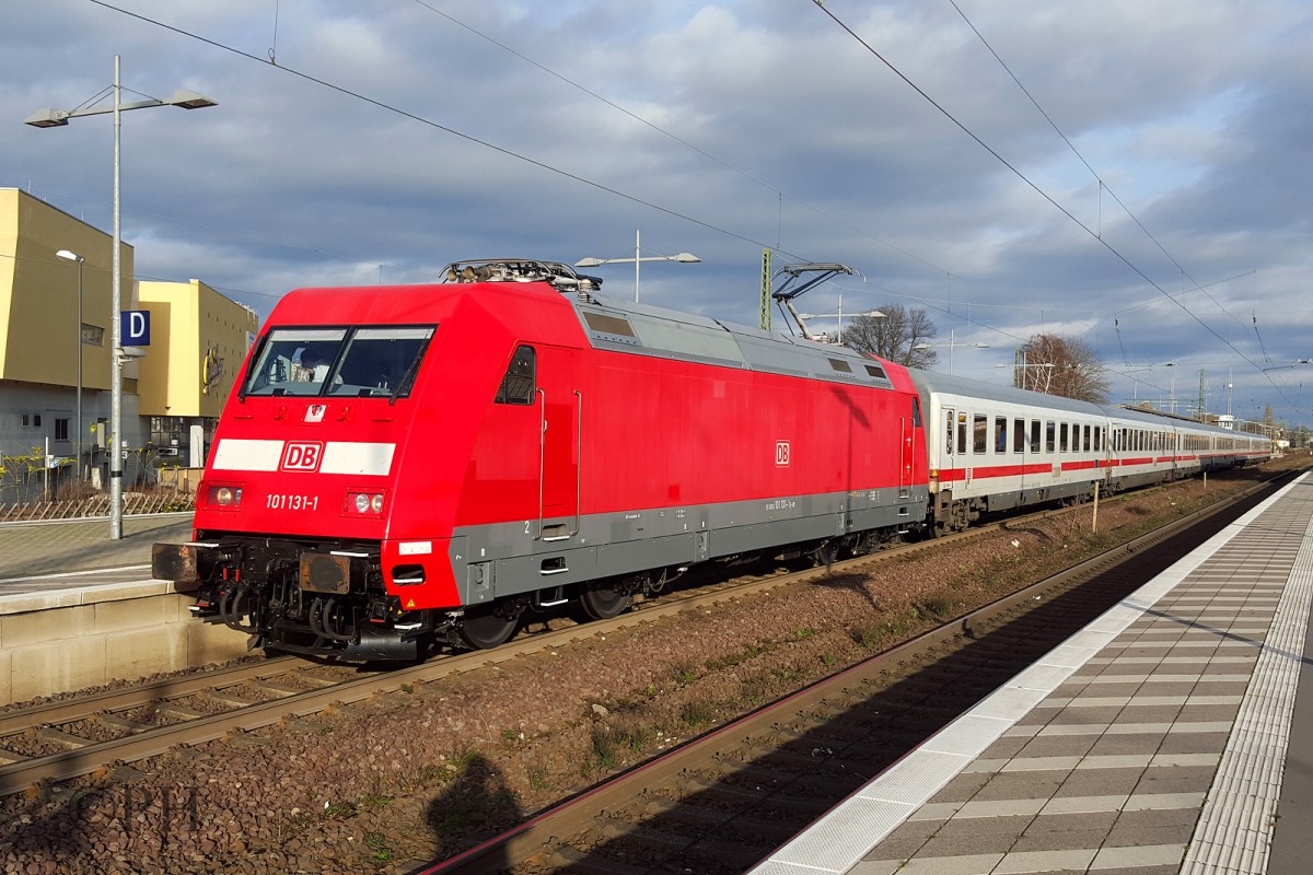 101 131-1 mit einem IC nach Köln Hbf am 26.12.2015 in Gütersloh Hbf