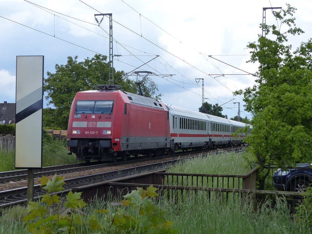 101 133 mit IC nach Norddeich=Mole am ehemaligen Bk Bentlage, 30.05.15