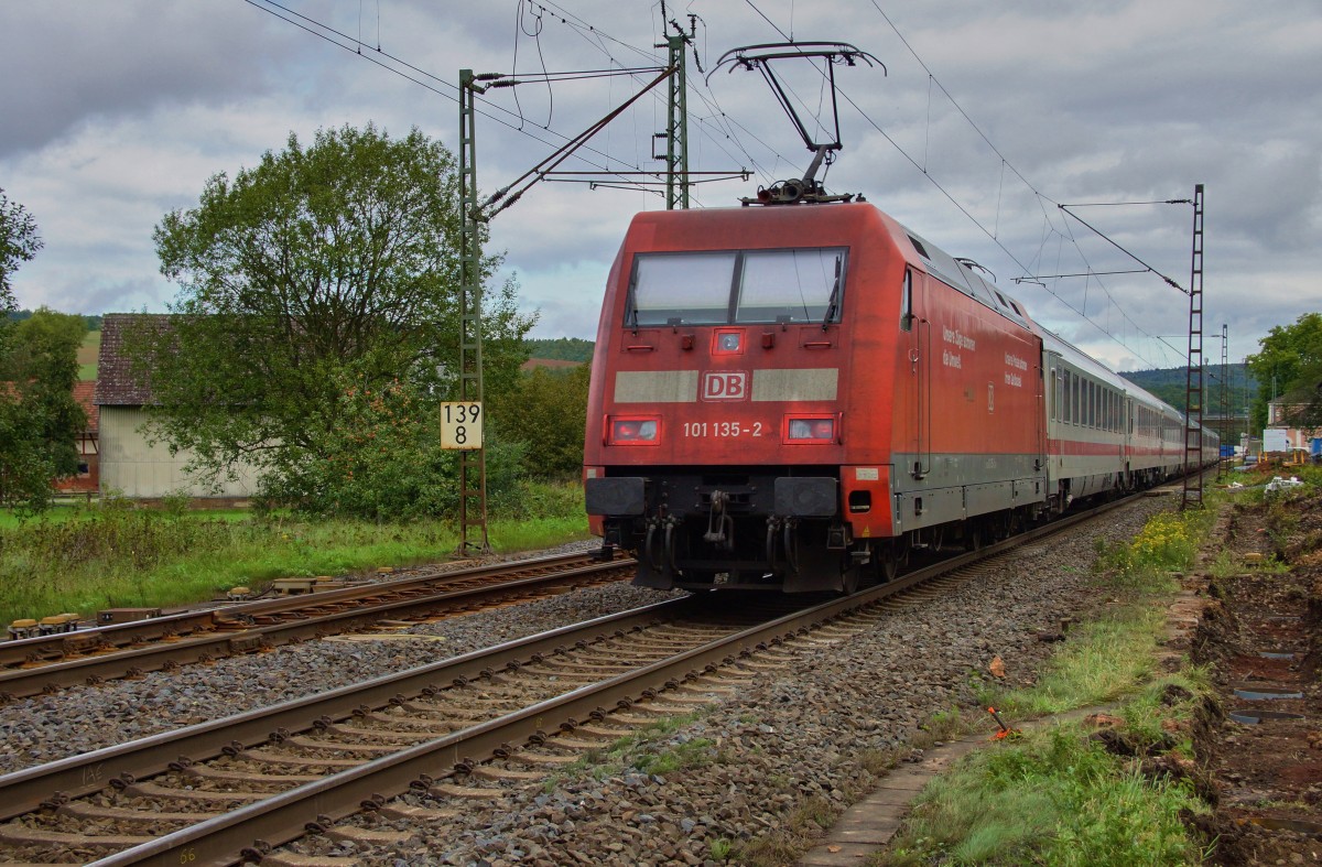 101 135-2 schiebt einen IC 2159 nach Leipzig Hbf. gesehen am 23.09.15 Haunetal.