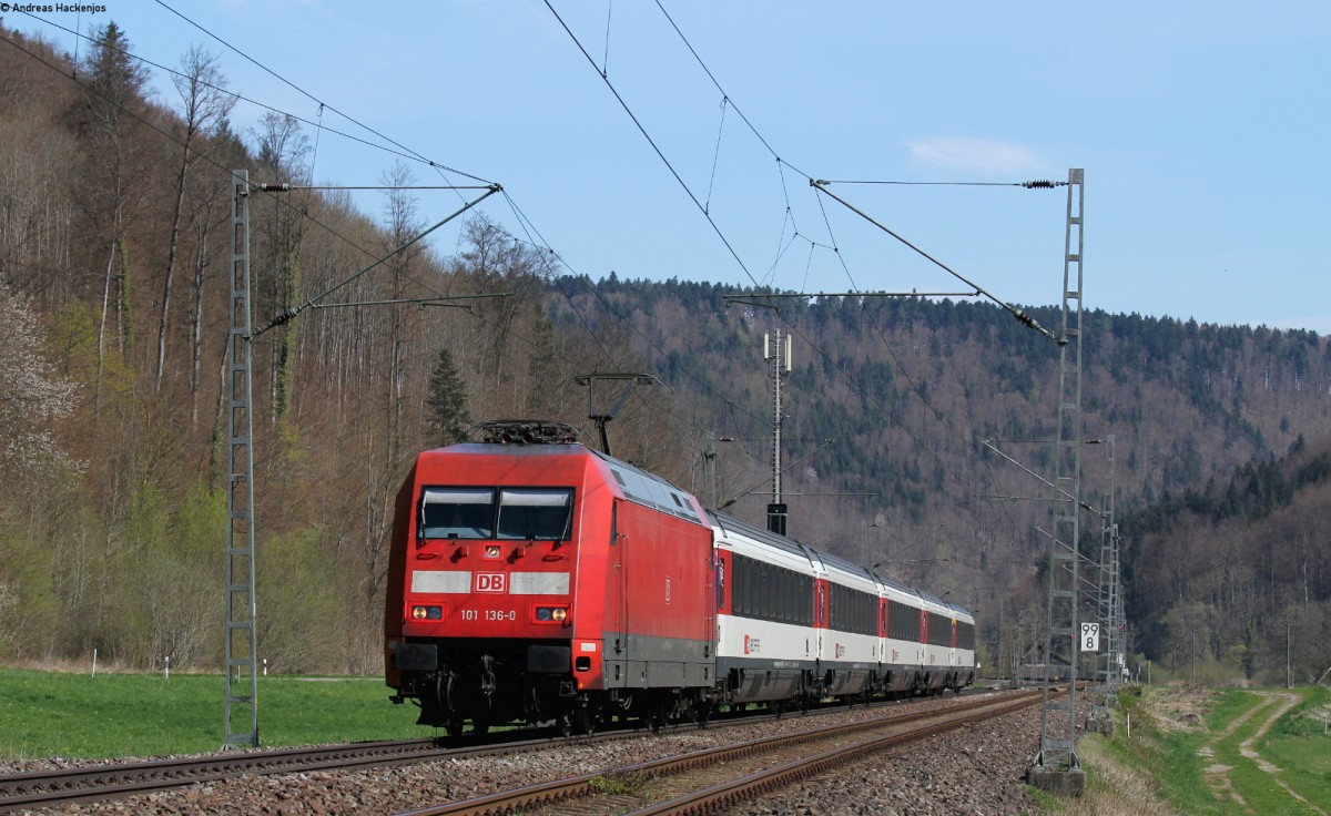 101 136-0 mit dem IC 183 (Stuttgart Hbf-Zürich HB) bei Grünholz 20.4.15