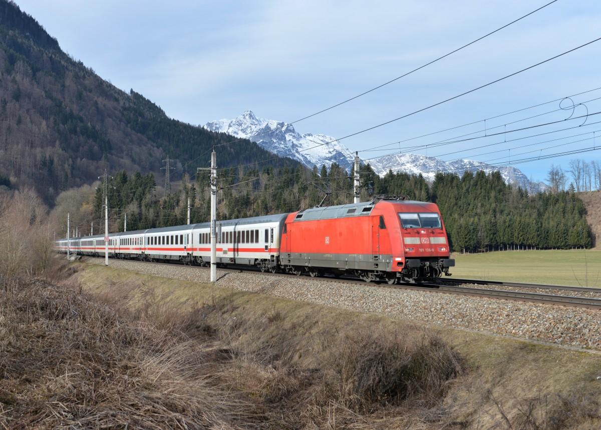 101 136 mit einem EC nach Graz am 15.02.2014 bei Bischofshofen.