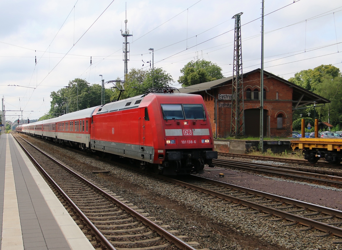 101 138-6 bespannte am 22.07.2014 den AZ 13382 von Innsbruck nach Hamburg Altona. Aufgenommen in Eystrup.