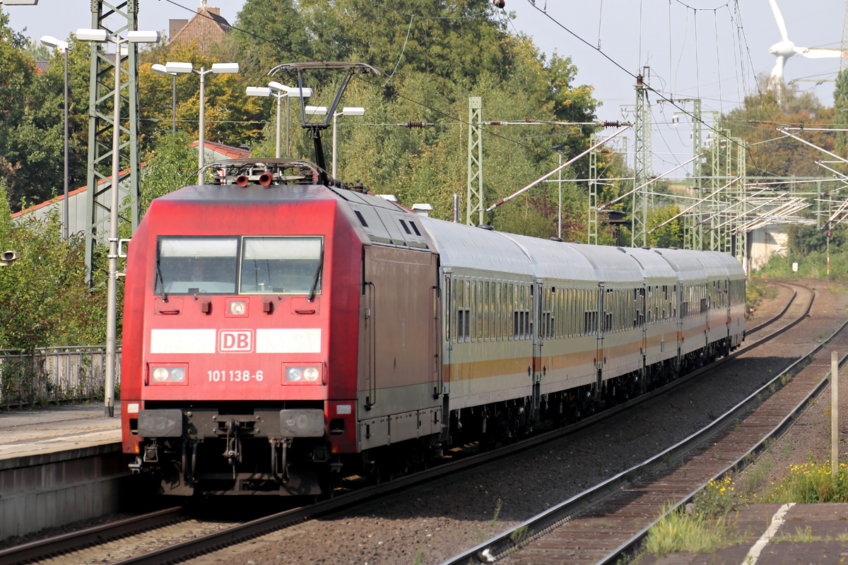 101 138-6 mit IC 2413 nach Köln Hbf. bei der Einfahrt in Recklinghausen 14.9.2014