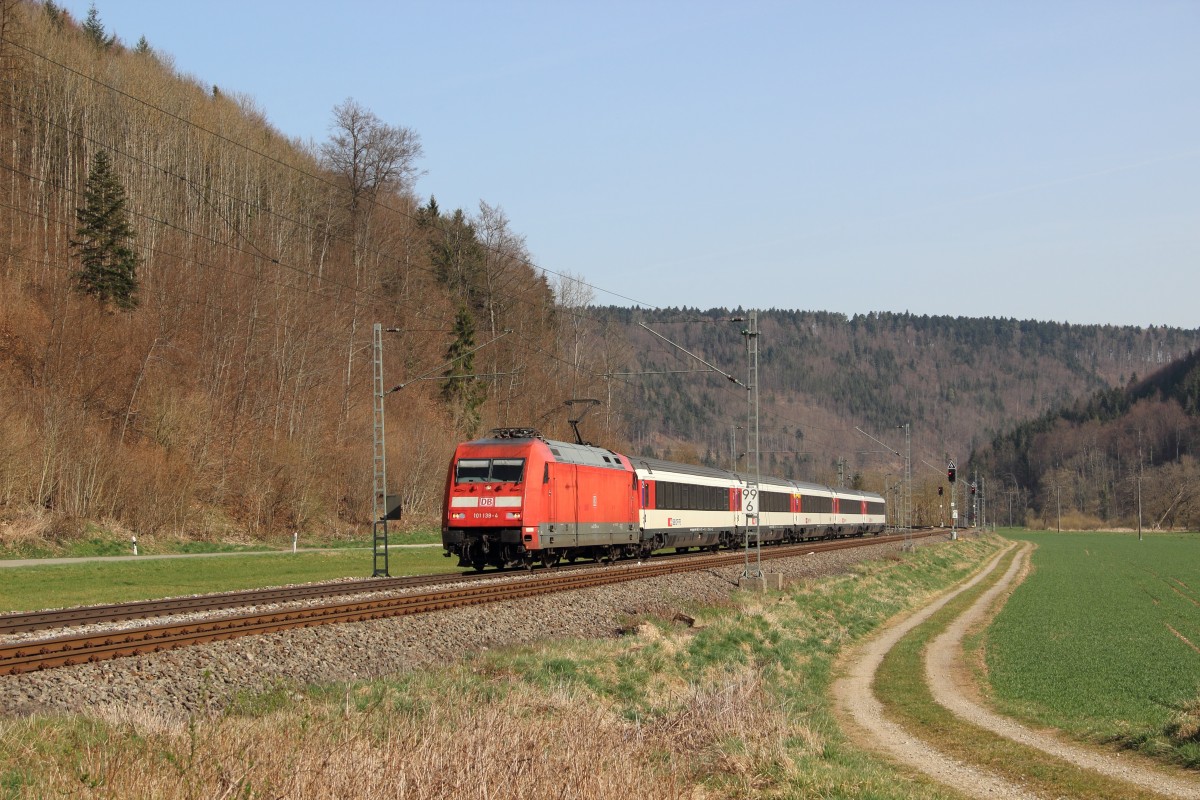 101 139-4 mit dem IC 183 (Stuttgart Hbf - Zürich HB) bei Grünholz am 30.03.14