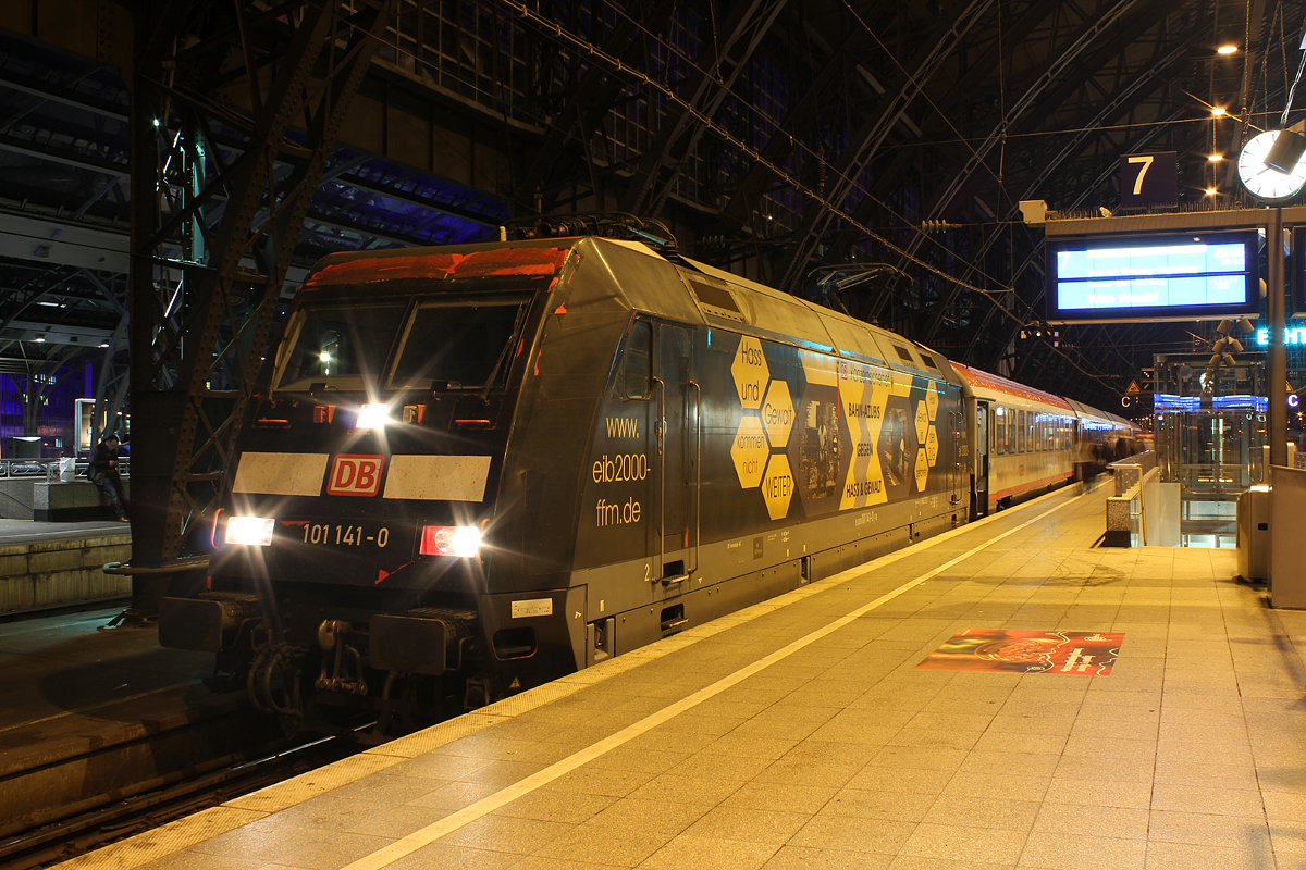 101 141-0 am EN421 ; aufgenommen am 05.10.2013 in Kln Hbf