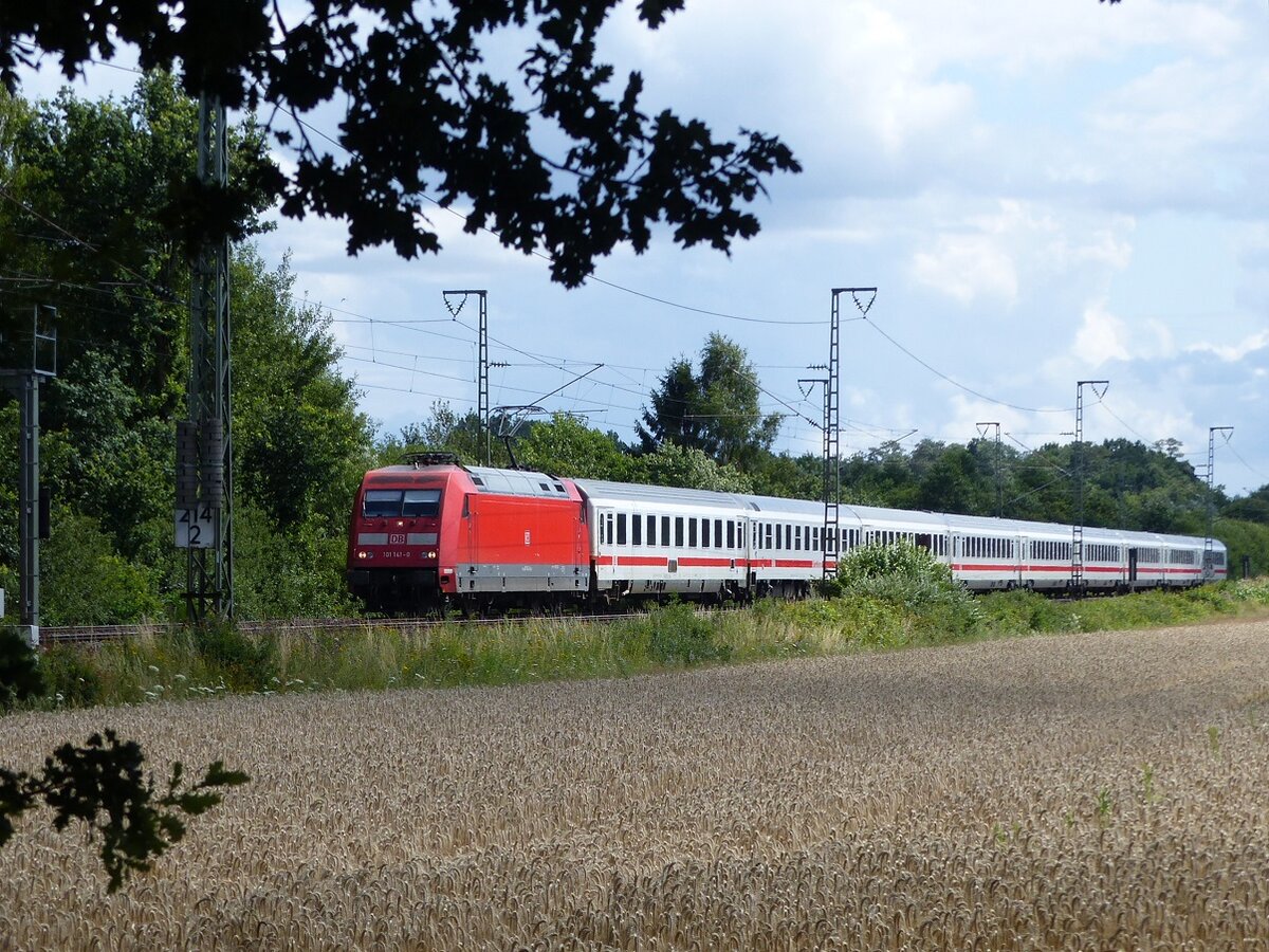 101 141 mit IC Berlin - Amsterdam beim ehem. Bk Deves zwischen Rheine und Salzbergen, 30.07.15