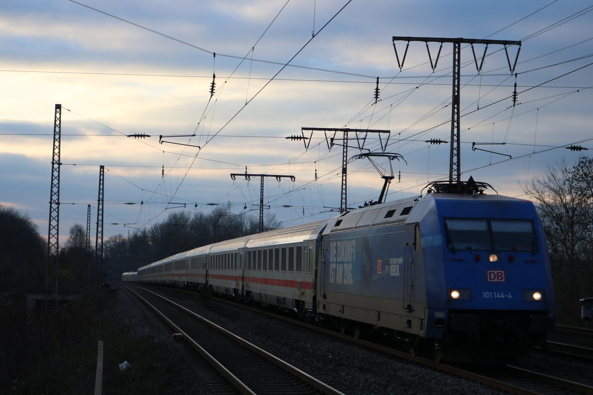 101 144 welche für Hertha BSC Berlin wirbt,gestern als IC 2312 nach Hamburg in Essen Frohnhausen:)