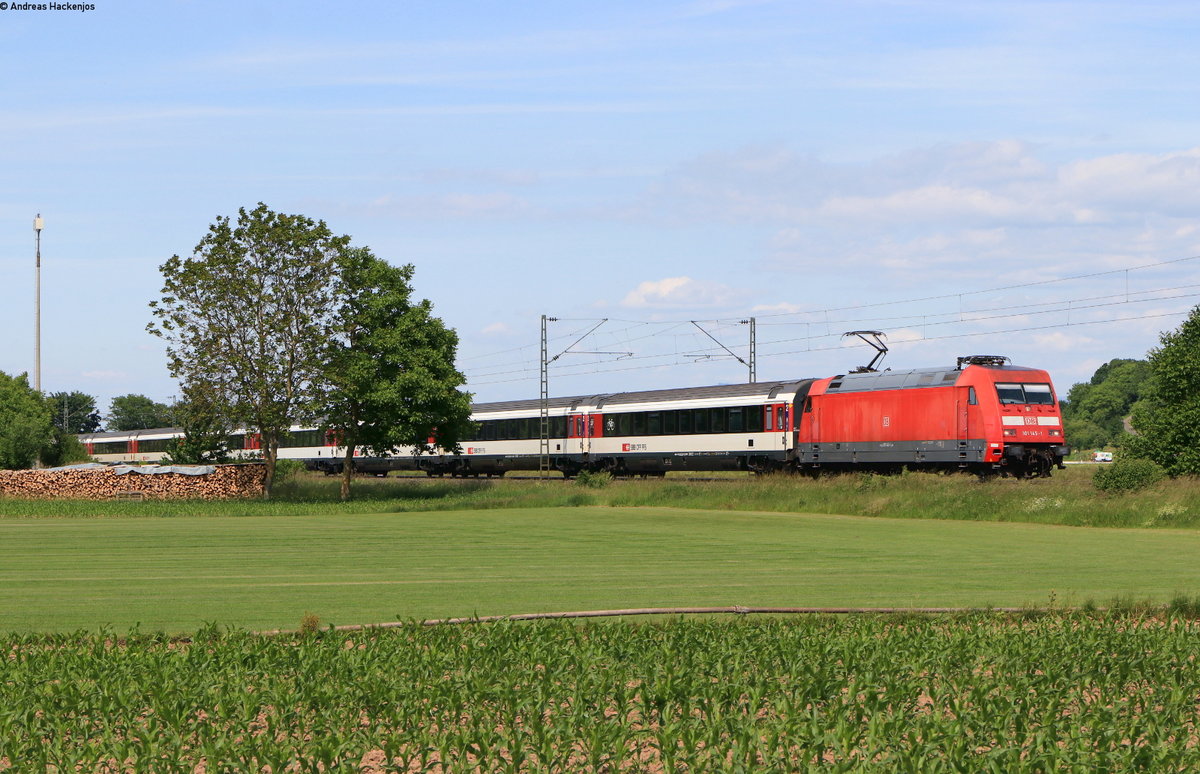 101 1451 mit dem EC 9 (Hamburg AltonaBasel SBB) bei Hugsweier 26.5.20