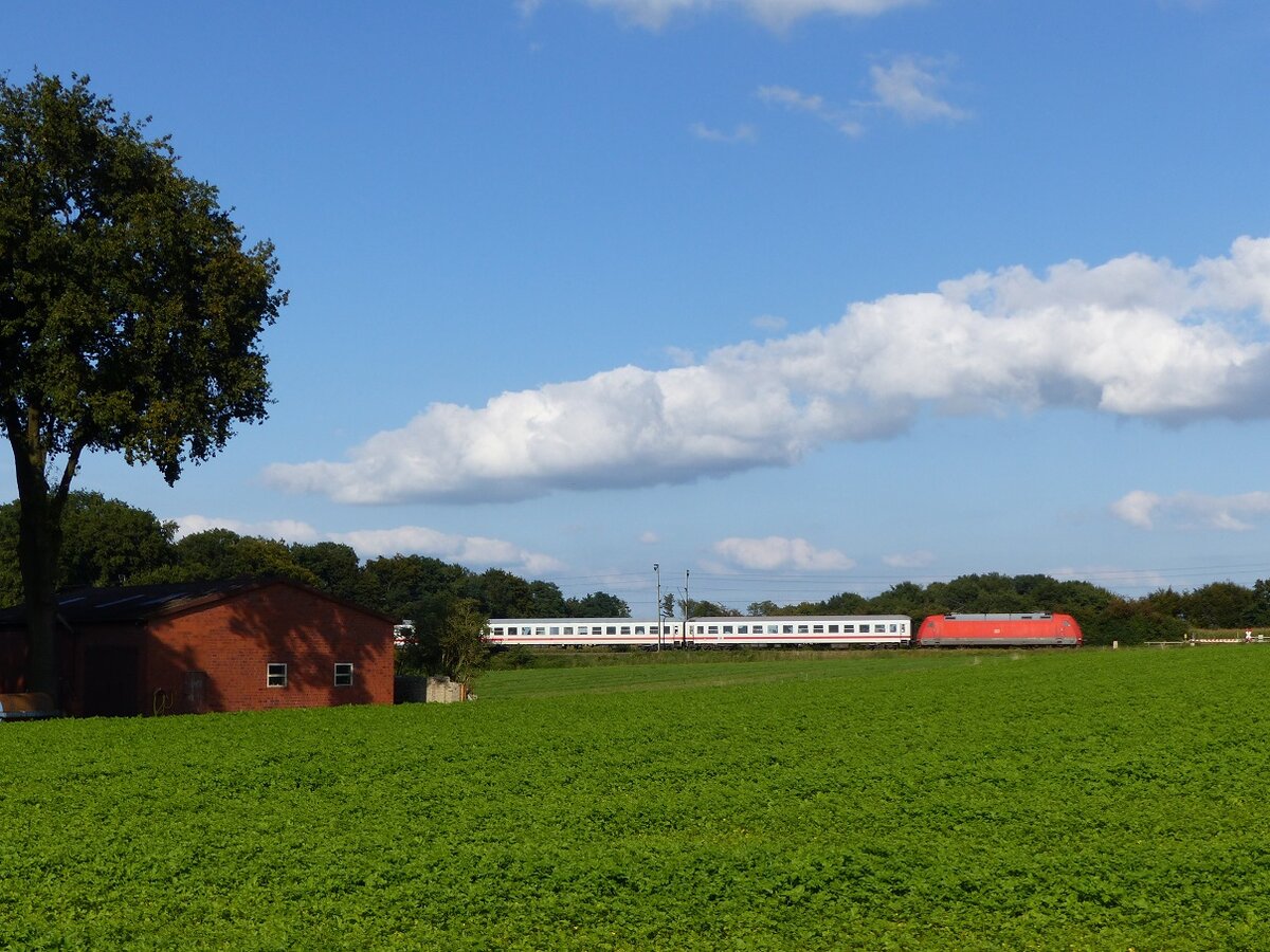 101 mit IC Norddeich - Köln in der Bauerschaft Hummeldorf bei Salzbergen (Nähe ehem. Bk. Deves), 28.09.15