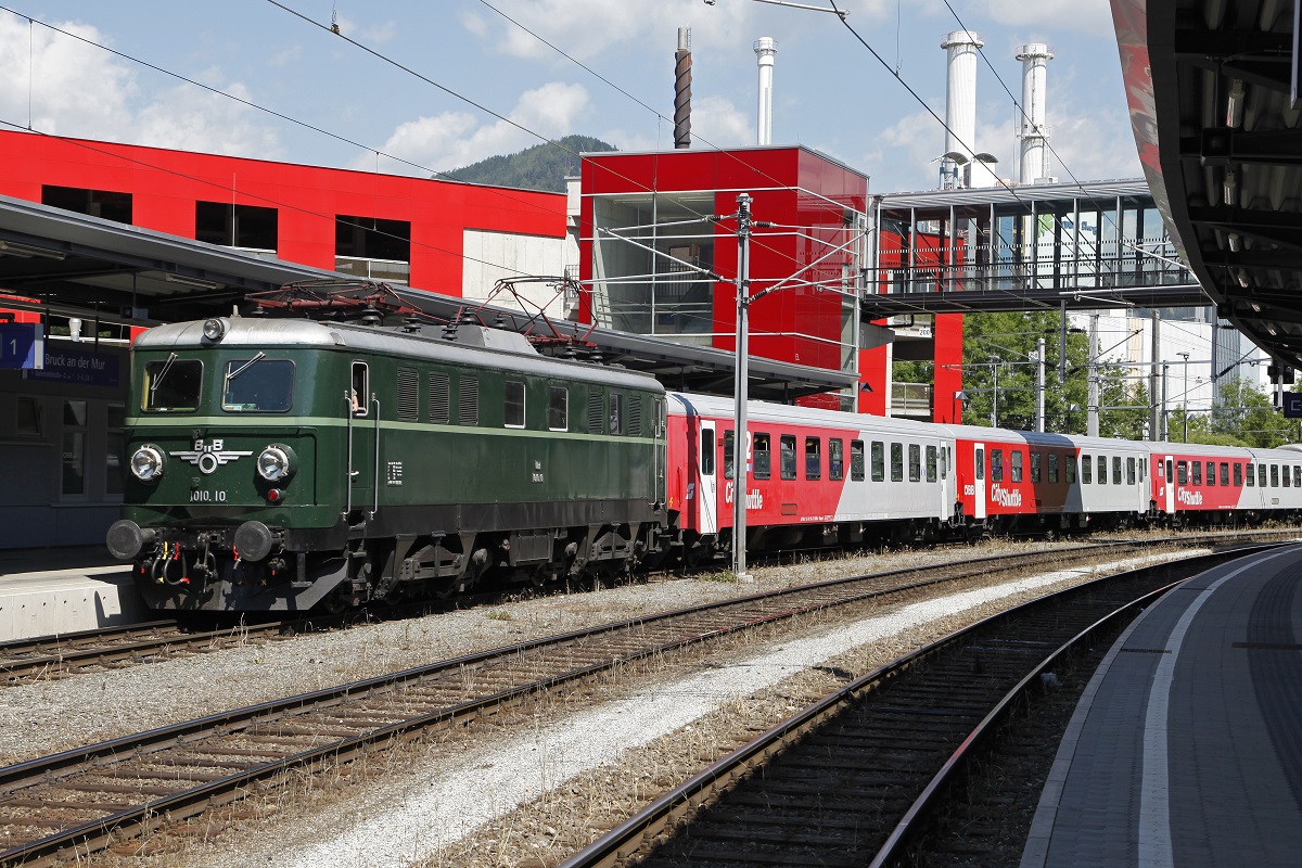 1010.10 mit Sonderzug (Wien - Spielberg) am 22.06.2014 in Bruck/Mur.